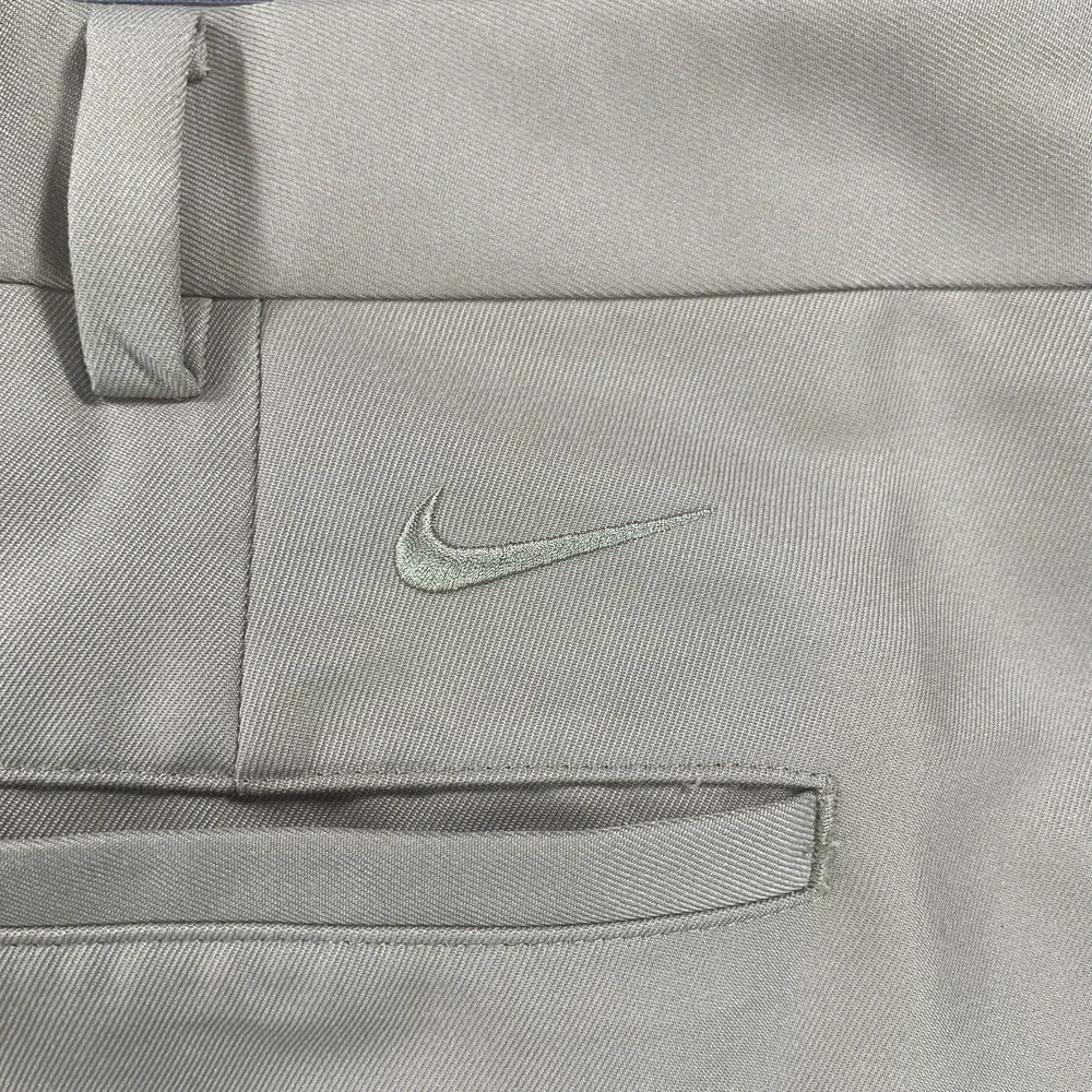 Nike Golf Tour Shorts Men 40 Khaki‎ Pleated Performance Sticky Waist Stretch EUC